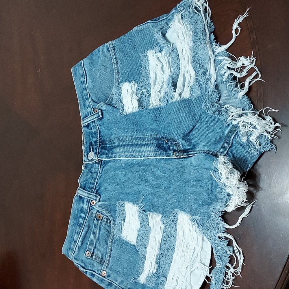 550 levi cutoff shorts